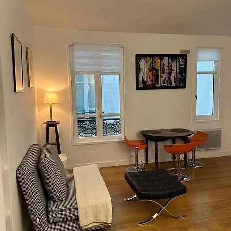 Appartamento Renovated Terraced In Montmartre Parigi