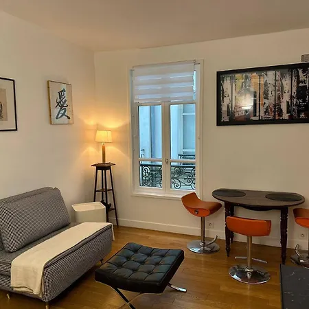 Renovated Terraced In Montmartre Parigi